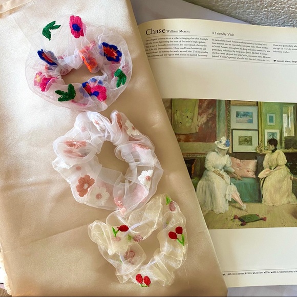 💕Last one Bundle of 3 x Scrunchie Tie Flowers - Picture 6 of 7